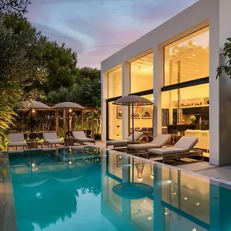 Prestigiosa Con Piscina En Ciutadella Villa