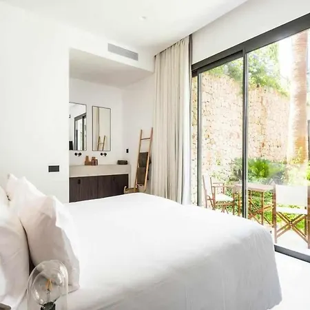 Prestigiosa Con Piscina En Ciutadella Villa